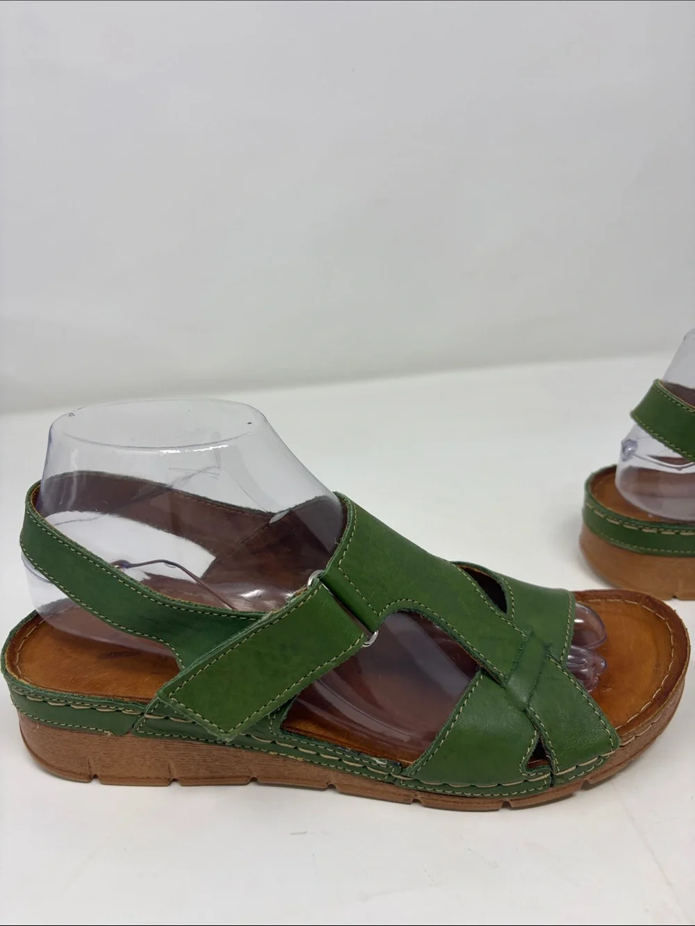 V Italia Leather Green Slingback Sandals Size 8.5 Excellent Condition